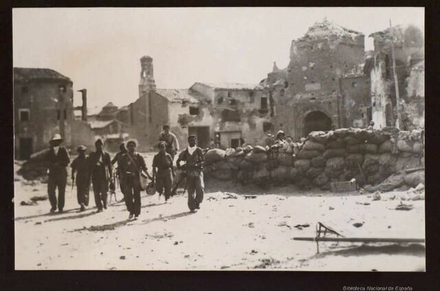 El general Yagüe, a el front d'unitats marroquines, pren la plaça de Belchite.