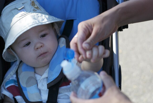 baby can start drinking water