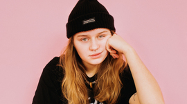 Timeline: Girl in red