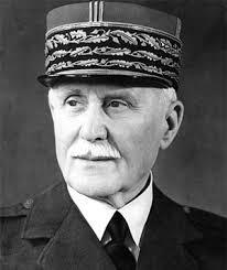 El mariscal Philippe Pétain presenta les seves credencials com a ambaixador de França davant Franco.