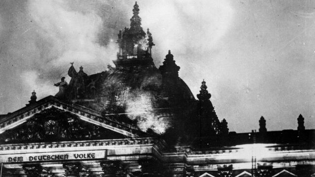 INCENDIO DEL REICHSTAG: 1º PASO A LA DICTADURA