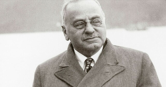1907  ALFRED ADLER