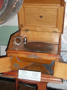 Патефон (братья Патэ)