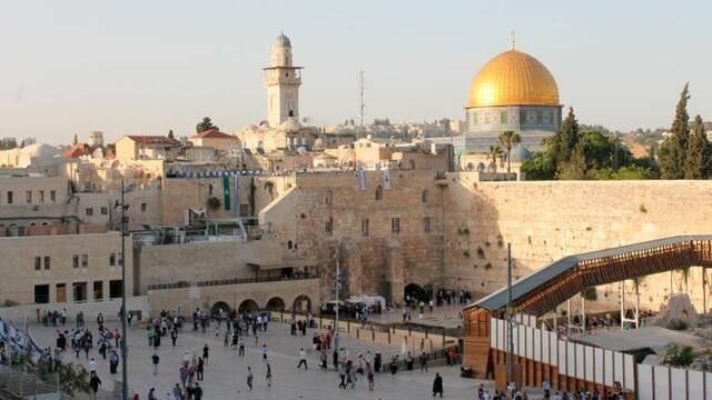 LA CORONACIÓ A RIPOLL COM A POETA DE CATALUNYA I VIAGTE A TERRA SANTA