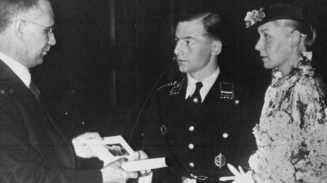 Hitler escriu Mein Kampf