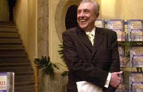 Regino Díaz Redondo es suspendido de su puesto como director del diario Excelsior