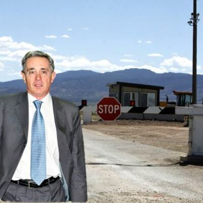 Timeline: Uribe y el Área 51