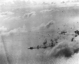 Aviones de la Armada de los Estados Unidos atacan las Islas Marianas de Saipan
