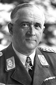 Hitler convoca al mariscal de campo Robert Ritter von Greim de Munich a Berlín para tomar el mando de la Luftwaffe de Göring