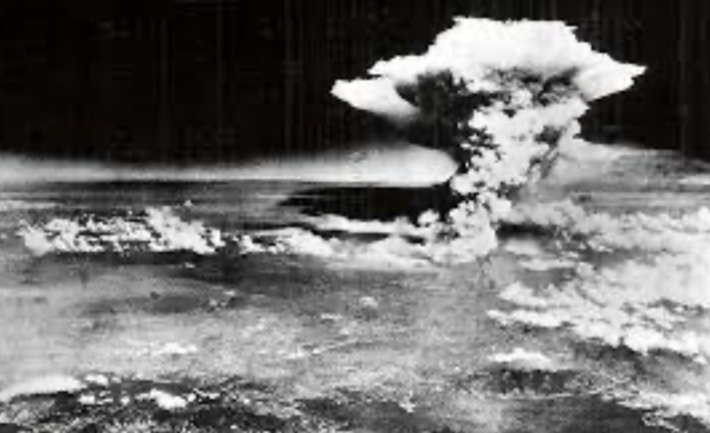 Atombomben falt over Hiroshima