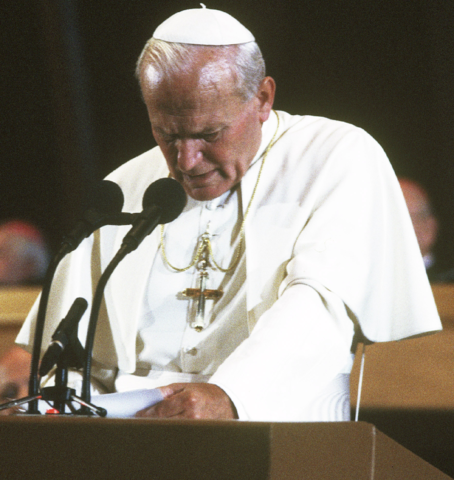 Papa Giovanni Paolo II annuncia il proprio aperto sostegno a Solidarnost.