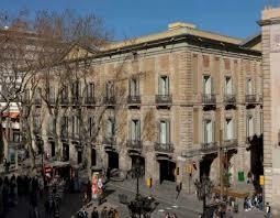 RESIDEIX AL PALAU DELS MARQUESOS DE COMILLAS