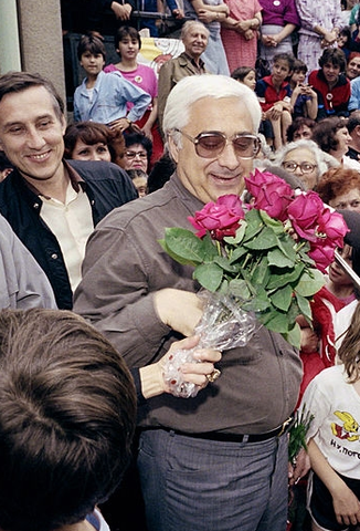 Andrej Lukanov proclama l'insurrezione generale e la nascita della Repubblica Bulgara