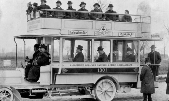 Europa se comienza a desarrollar de forma considerable los servicios de excursiones en autocar.