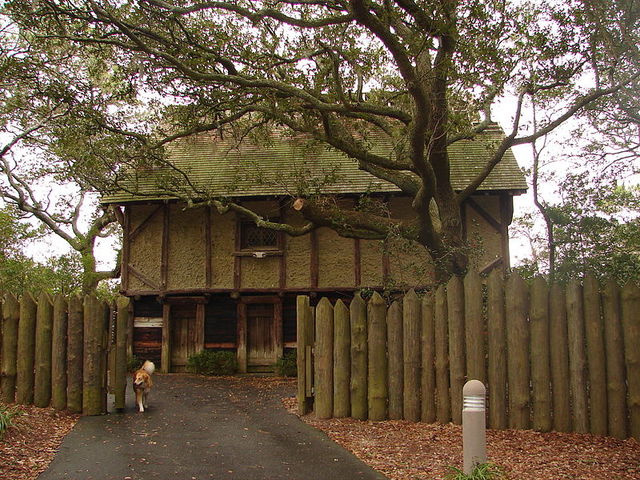 Walter Raleigh establishes Roanoke Island