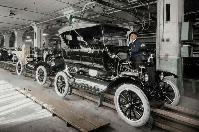 Línea de ensamblaje moderna