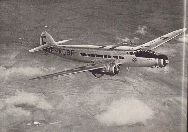 DESARROLLO DE LA AVIACIÓN COMERCIAL