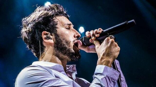 Sign with Universal studios