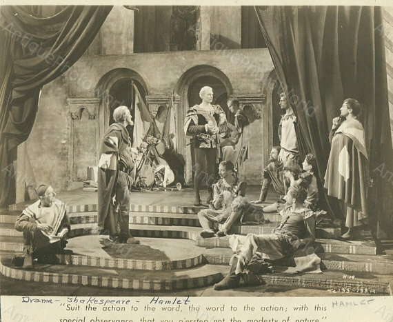 Trabaja además de escribir