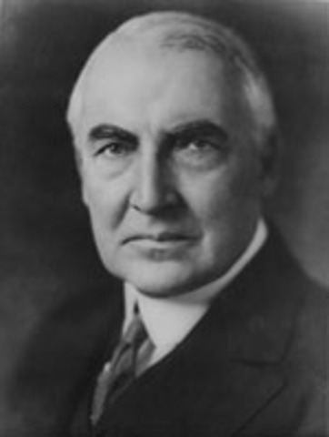 President Warren G. Harding dies in office