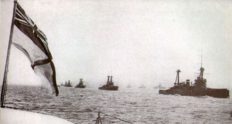 British use naval blockades to cut off Germany