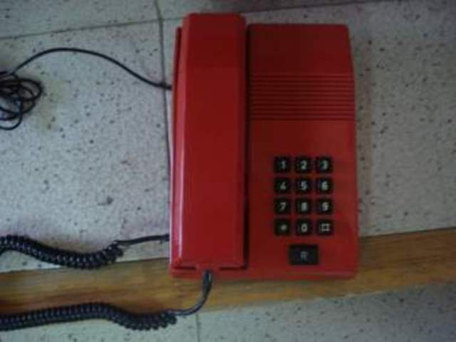 Primer teléfono fijo