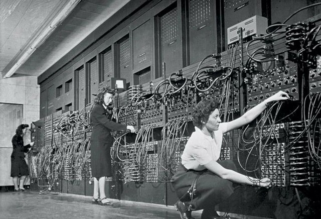 ENIAC (Electronic Numerical Integrator And Computer)