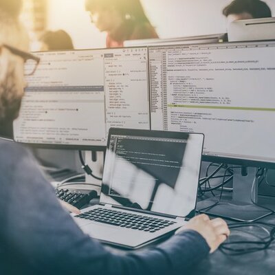 Timeline: Historia y evolución de Ingeniería de Software en El Salvador