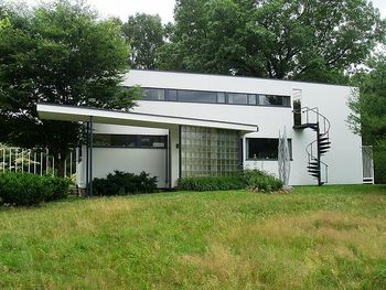 Casa Gropius (Massachusetts) por Walter Gropius y Marcel Breuer.