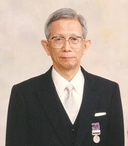 Takuo Aoyagi sentó las bases para el primer oxímetro de pulso.