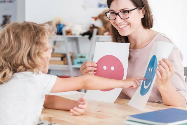 ¿Cómo pueden los maestros fomentar (o impedir) el desarrollo de habilidades socioemocionales en sus estudiantes?