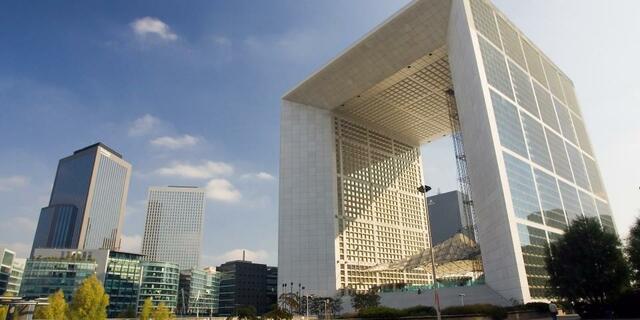 Arco de La Défense. (París) por François Mitterrand.