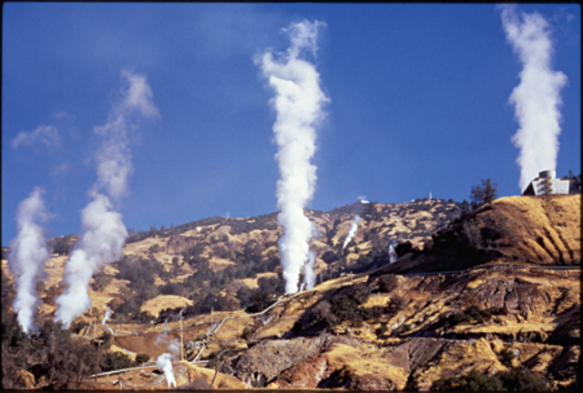 PG&E opens the first geothermal power plant at The Geysers