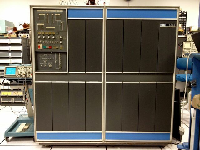 Primera computadora en El Salvador.