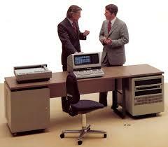 1975: La UCA adquiere una computador.