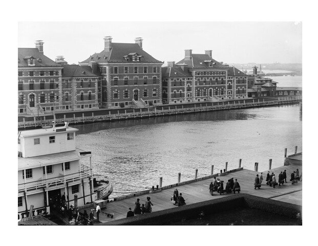 Ellis Island Immigrant Entry to US