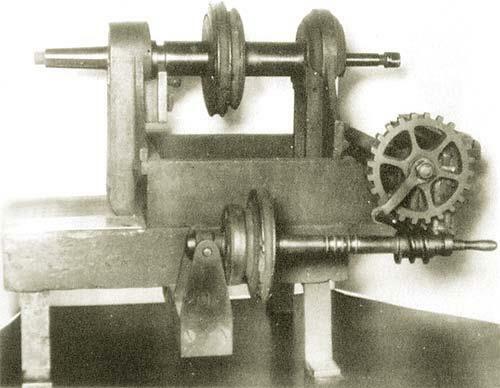 Invención de la Primera Máquina de Fresar