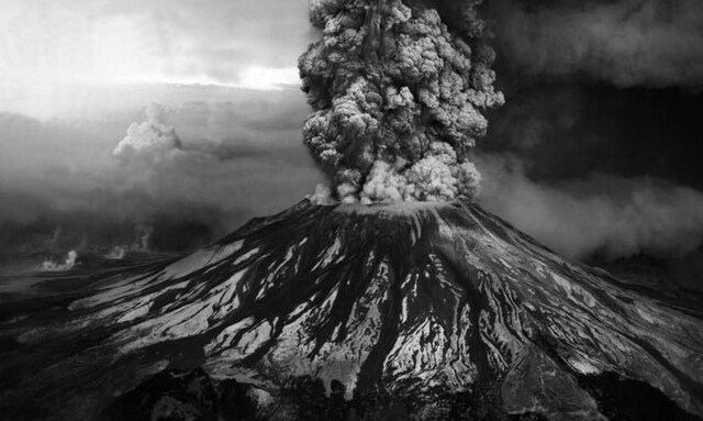 Explosion del volcan de CosigÜna