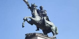Se instaló un monumento al General Gerardo Barrios en el Parque Bolívar, hoy plaza Gerardo Barrios