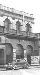 Un incendio destruye el viejo Teatro Nacional