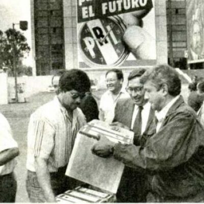 Timeline: El gran contexto global y "A una crisis se añaden un sismo y signos de descontento".