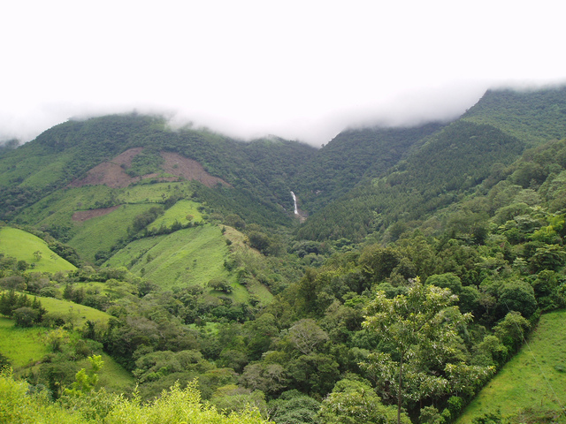 El Salvador, Guatemala y Honduras acuerdan que su límite común seria el cerro Monte Cristo en las fuentes del Río Frío.