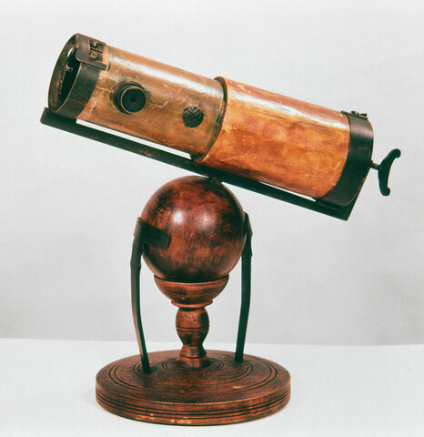 First reflecting telescope