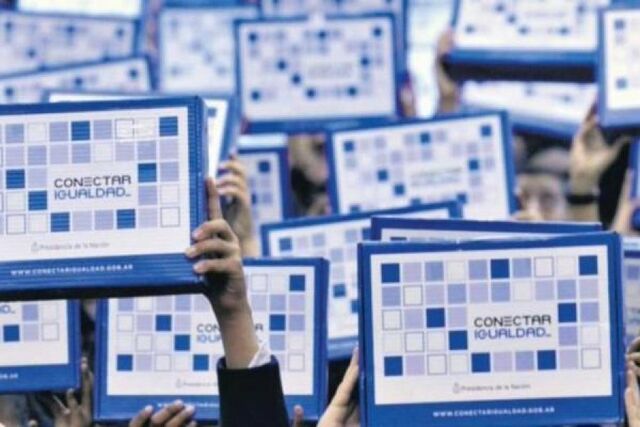 Primera netbook personal - Plan Conectar Igualdad