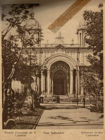 Construcción de la  Catedral de San Salvador empieza.