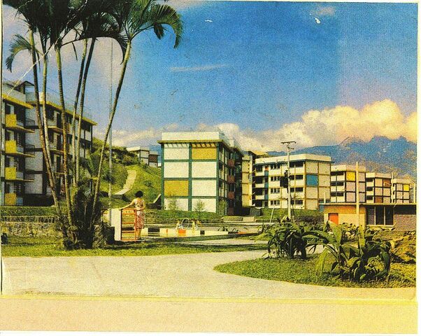 Se inician diversas construcciones como Centros Urbanos y Biblioteca Nacional.