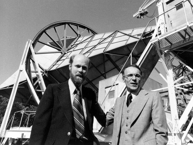 Los físicos Arno Penzias y Robert Wilson trabajaban en