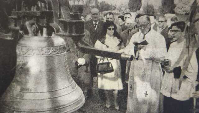 Bendició d'una campana per a l'ermita de Bellvitge