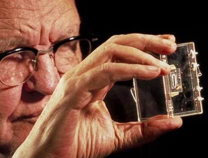 Circuito integrado hecho con semiconductores: el chip