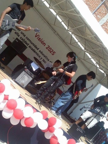 damos nuestro primer concierto